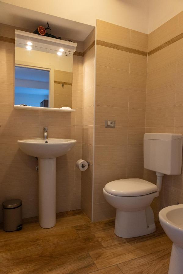 Trontano La Stazione Bed & Breakfast エクステリア 写真